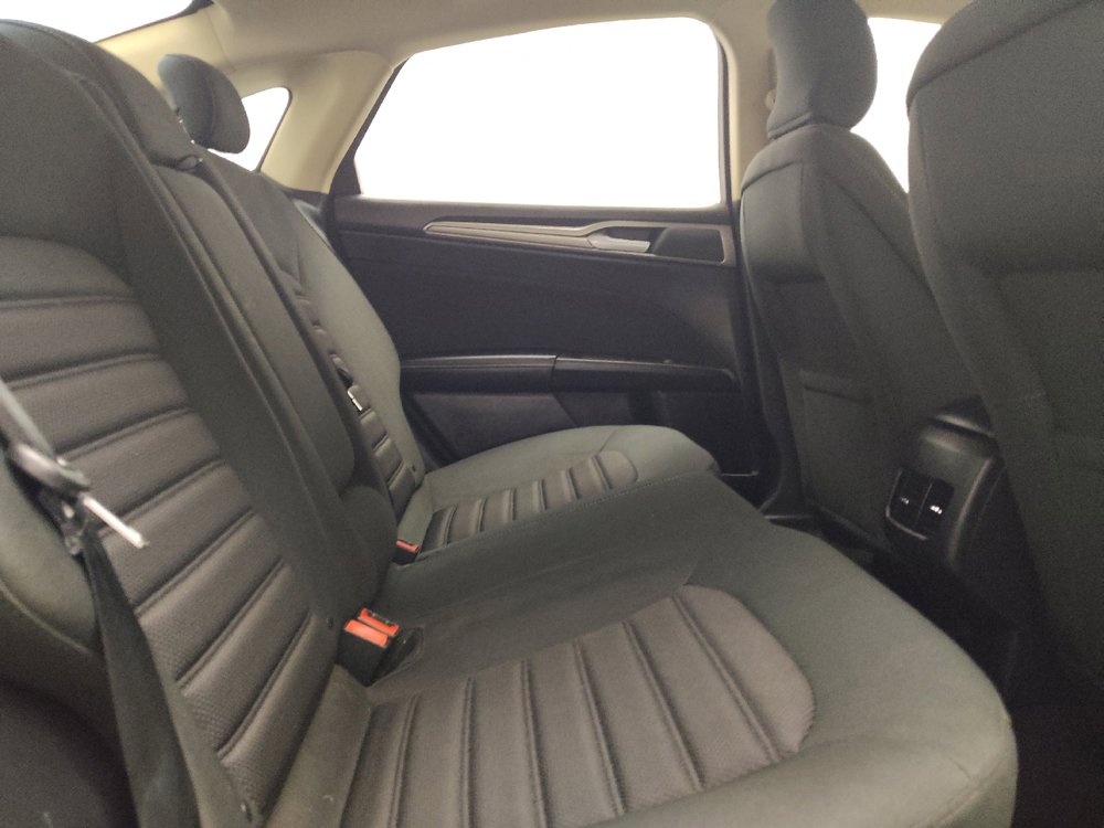 Used 2019 Ford Fusion SE FWD image 19