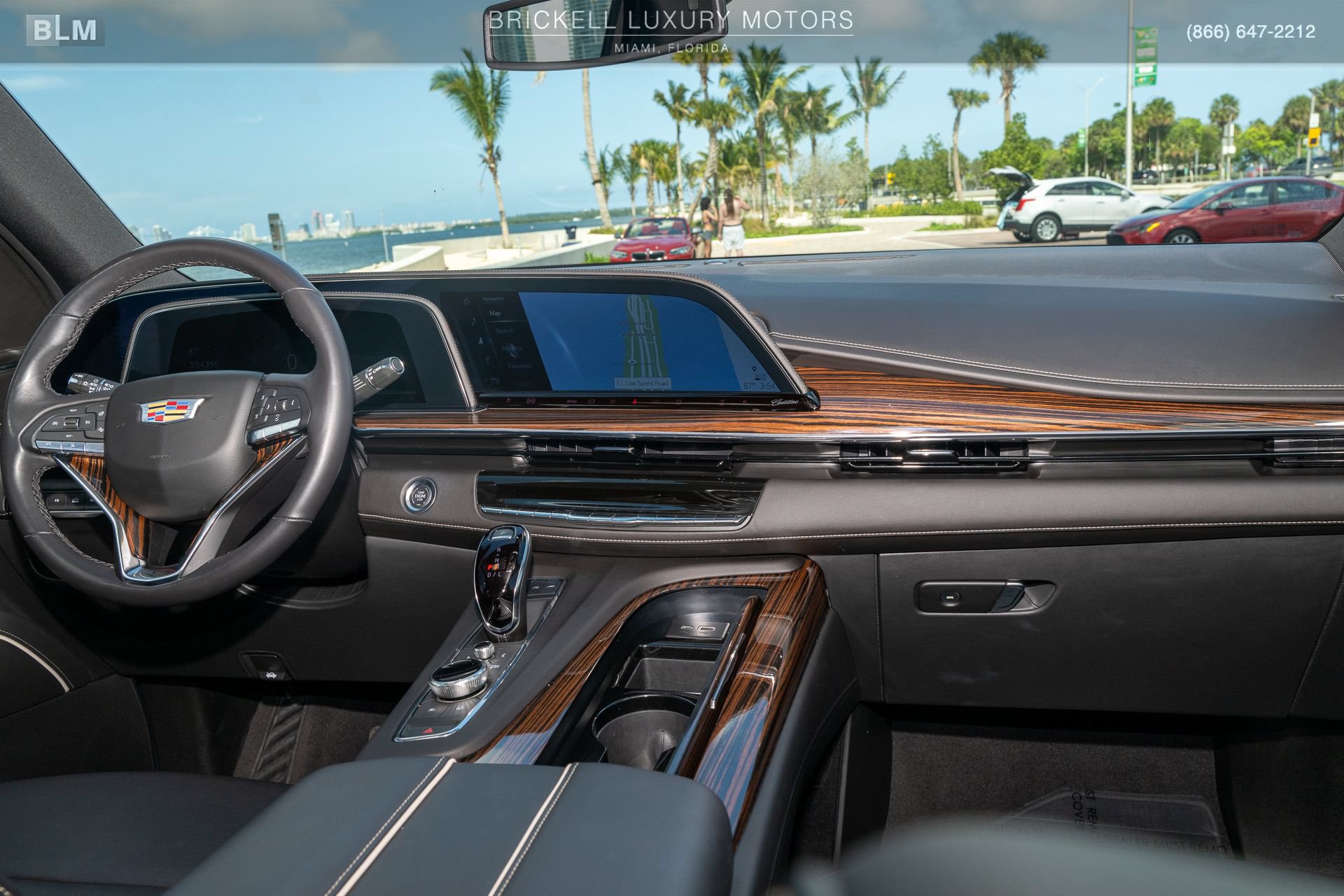 Used 2024 Cadillac Escalade ESV Luxury AWD/4WD image 23