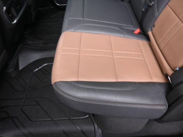 Used 2023 Chevrolet Silverado 1500 High Country w/ High Country Premium Package AWD/4WD image 21