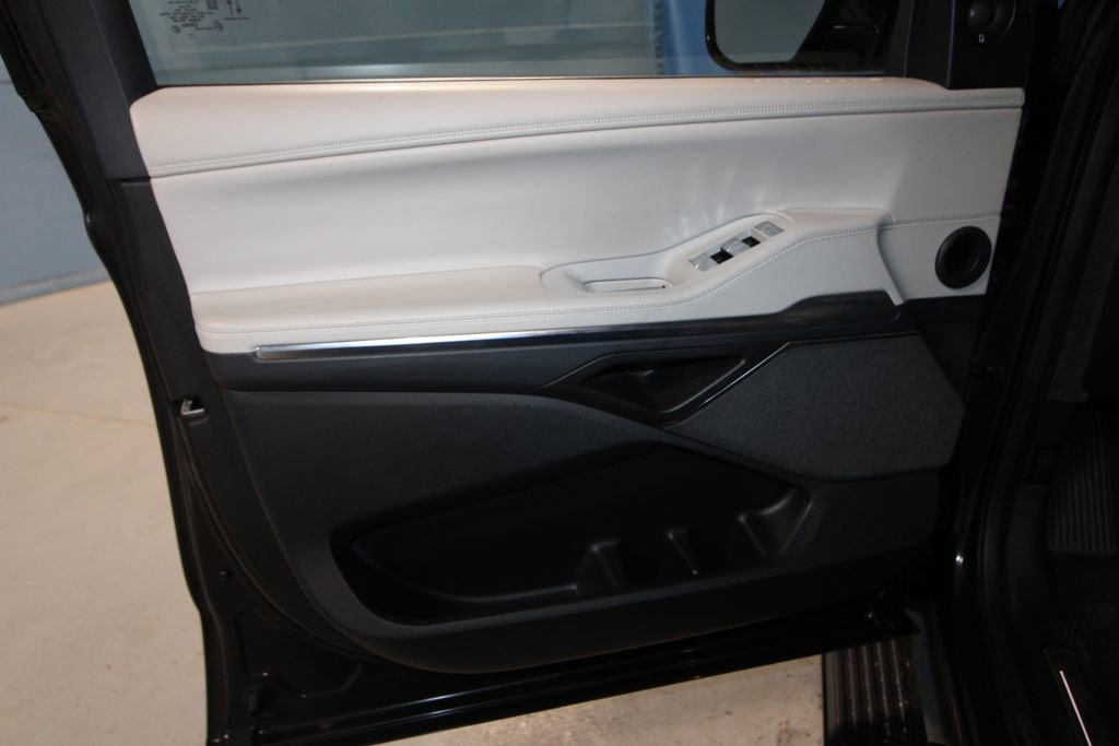 Used 2025 Lincoln Navigator Reserve image 5