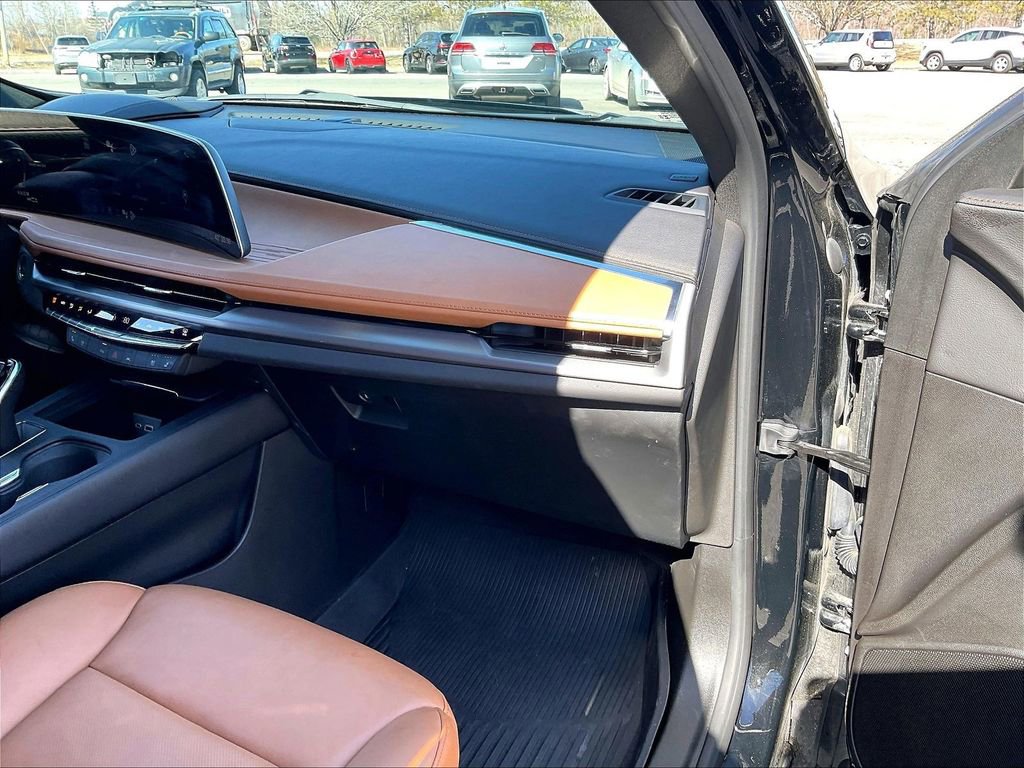 Used 2024 Cadillac XT4 Sport AWD/4WD image 13