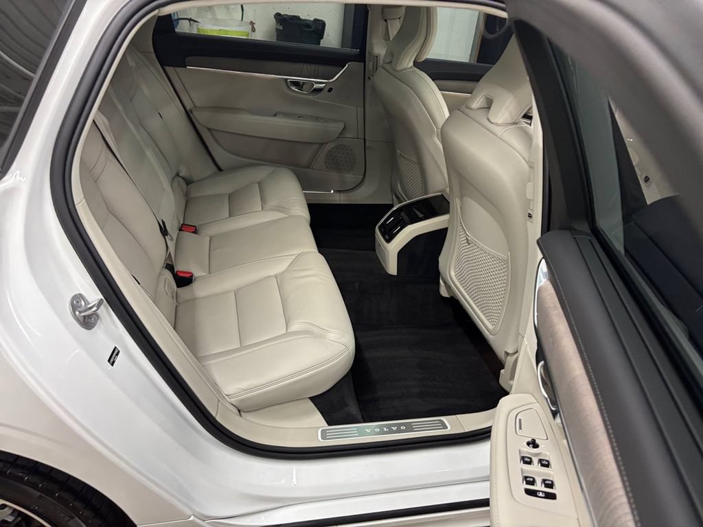 Certified 2025 Volvo S90 B6 Ultra AWD/4WD image 17