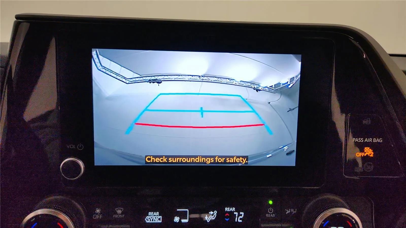 Used 2023 Toyota Highlander LE image 29