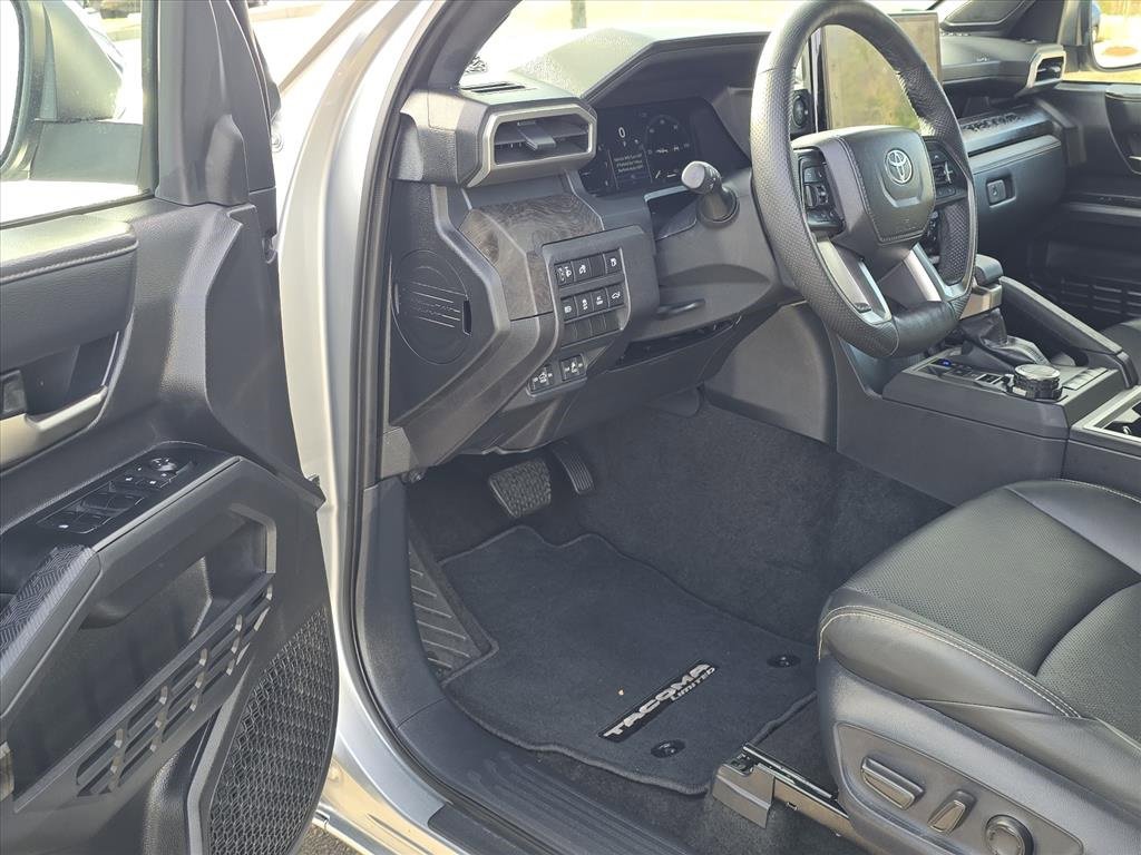 Used 2025 Toyota Tacoma Limited image 9
