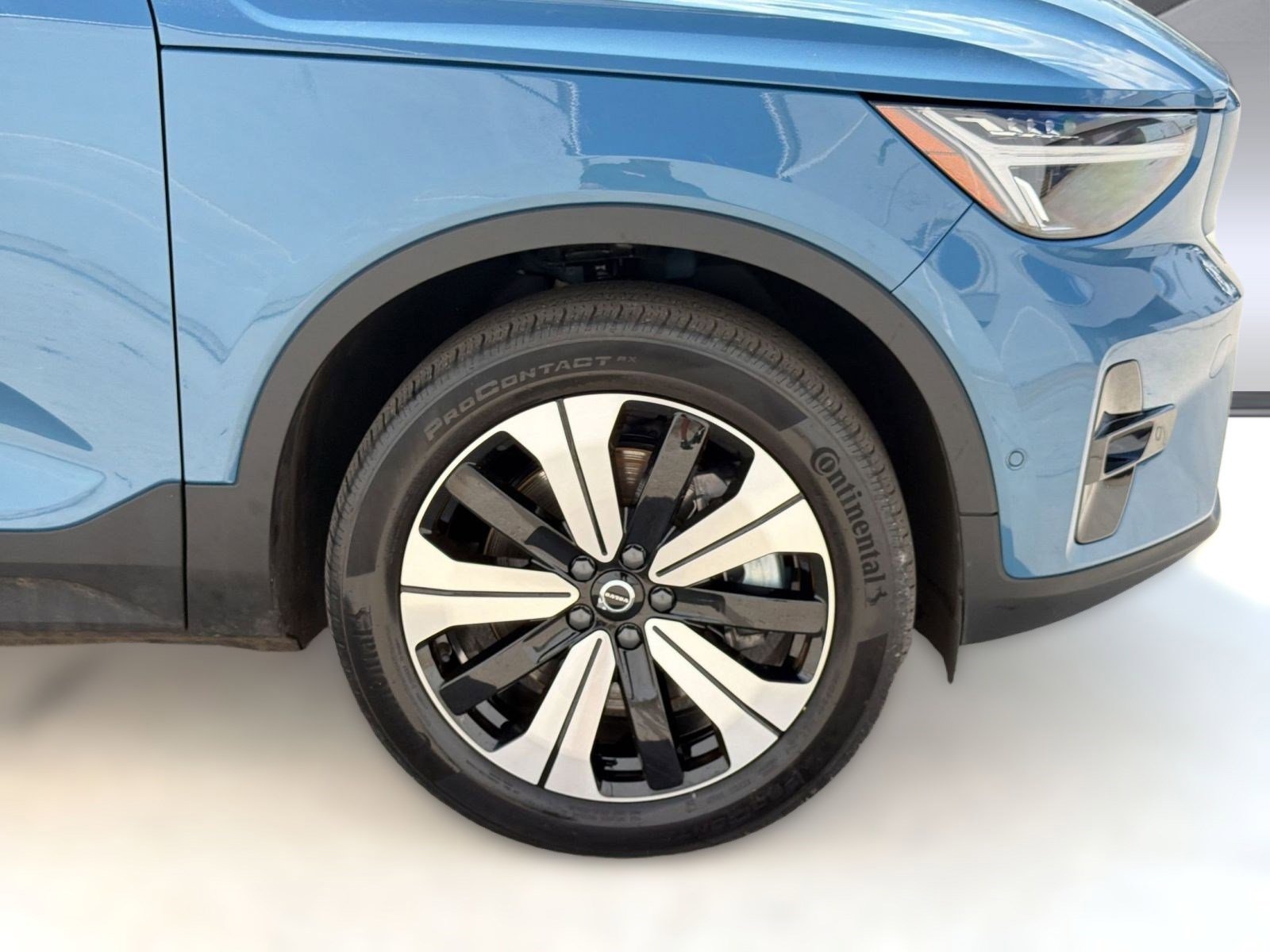 Certified 2023 Volvo XC40 Recharge Plus image 12