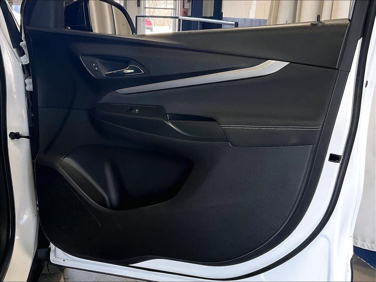 Used 2023 Chevrolet Bolt EUV LT w/ Comfort Package FWD image 12