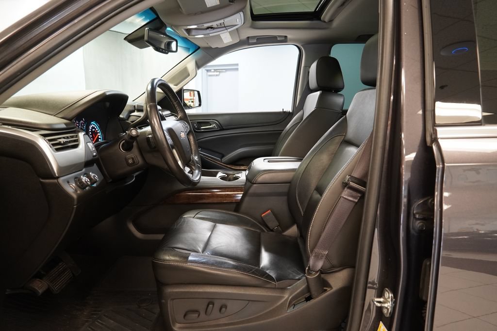 Used 2017 Chevrolet Tahoe LT w/ Luxury Package AWD/4WD image 6