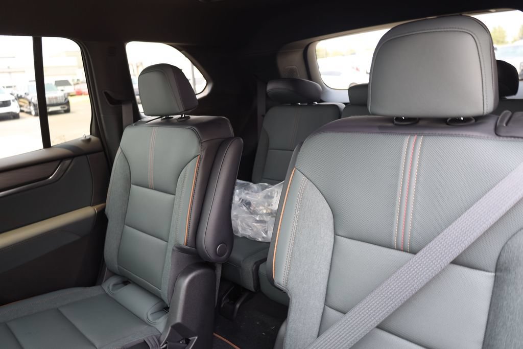 New 2026 GMC Acadia AT4 w/ Luxury Package AWD/4WD image 19