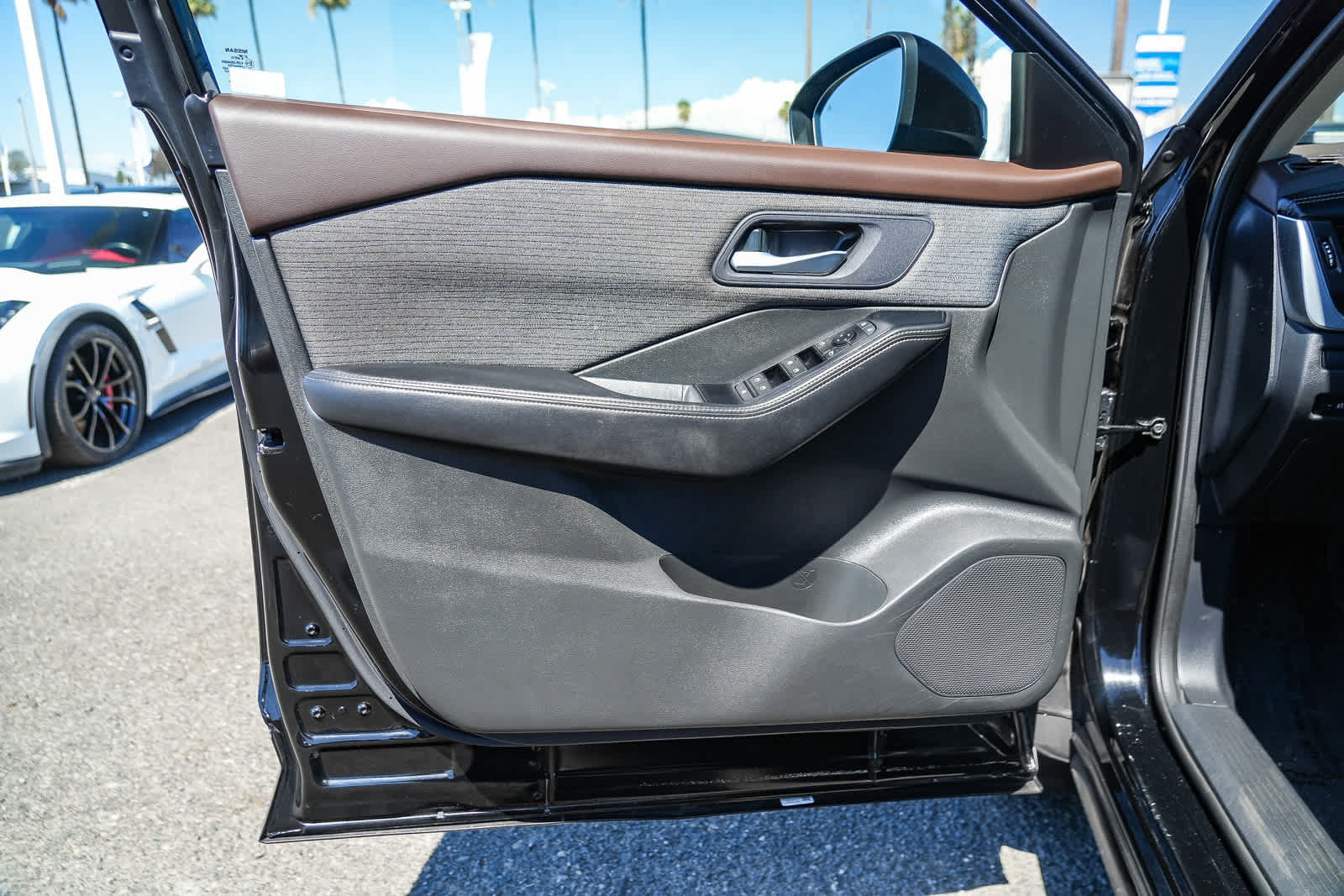 Used 2023 Nissan Rogue SV FWD image 23