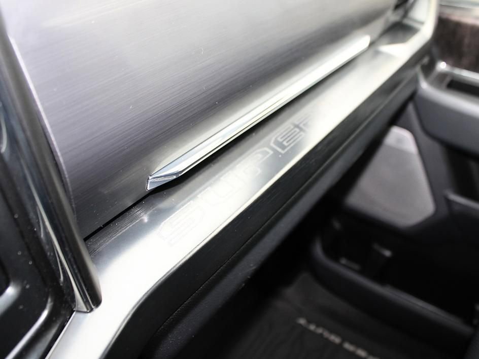 Used 2023 Ford F350 Lariat w/ FX4 Off-Road Package image 32