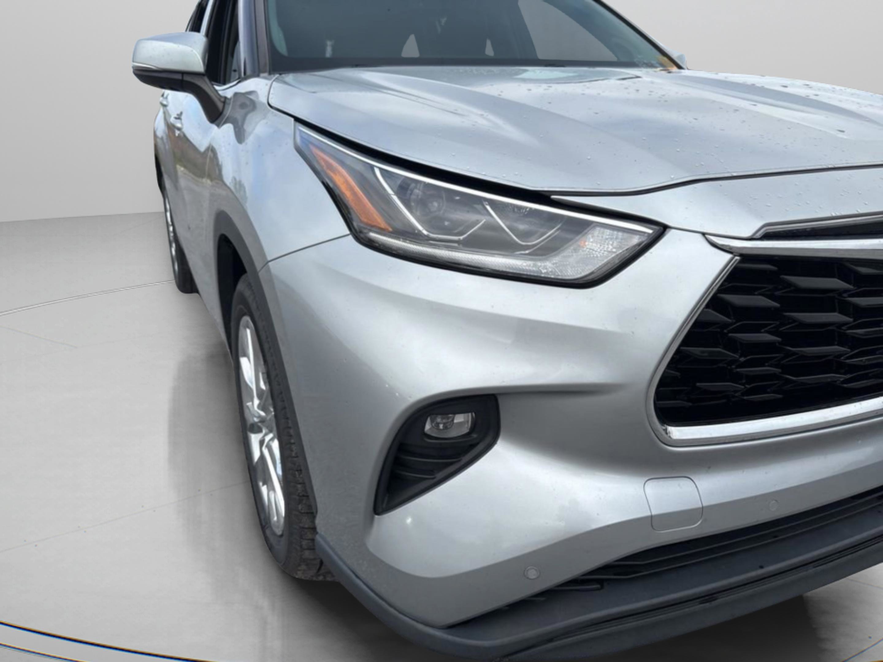 Used 2020 Toyota Highlander Limited image 2