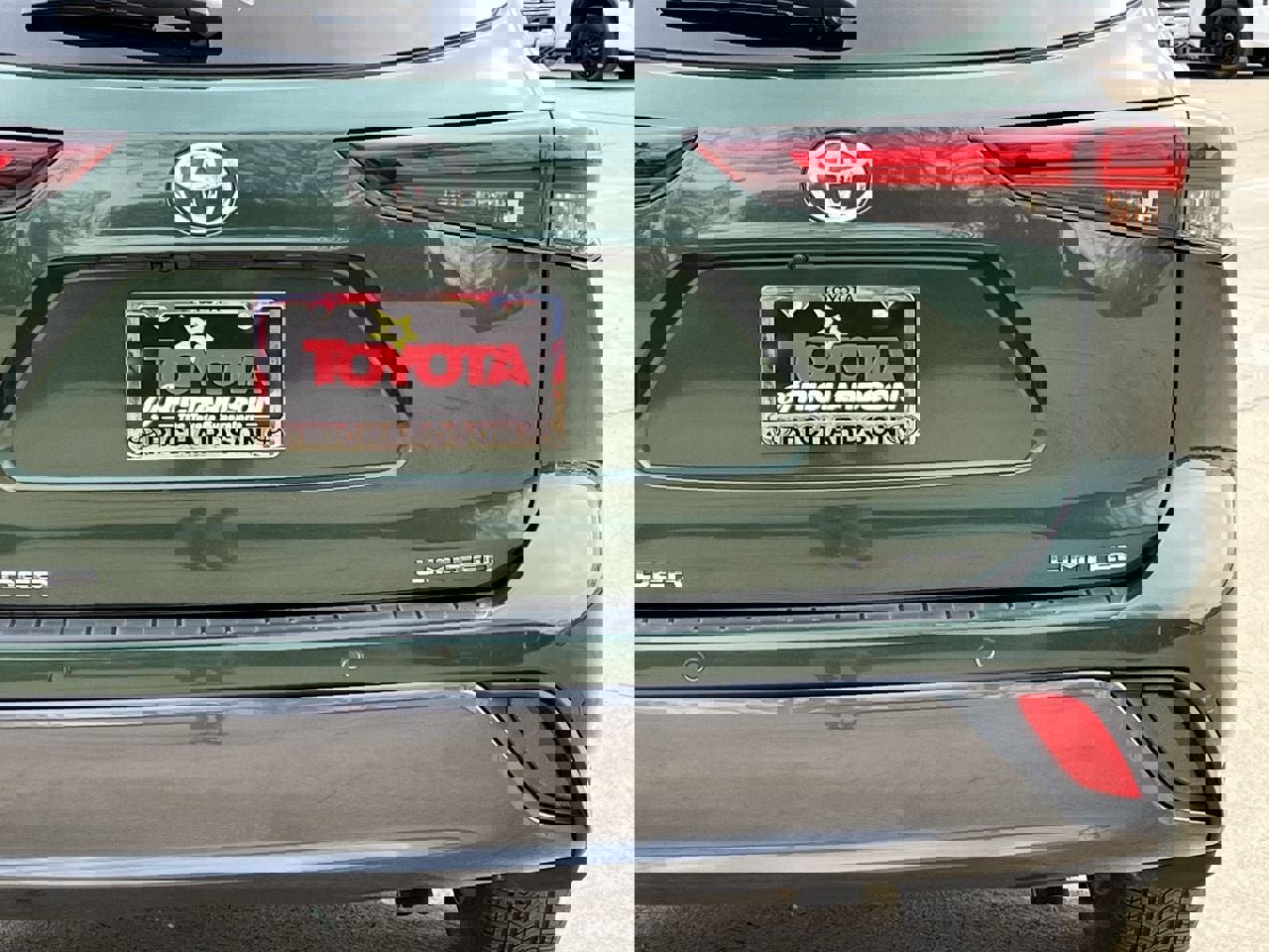 Used 2024 Toyota Highlander Limited image 6