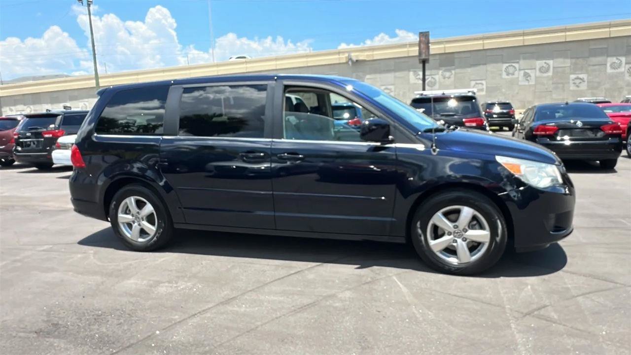 Used 2010 Volkswagen Routan SE FWD image 6