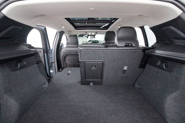 Certified 2023 Volvo XC40 B5 Plus w/ Protection Package Premier image 31