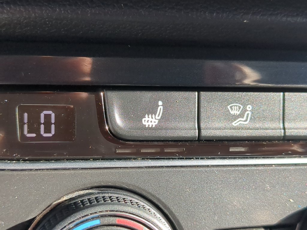 Used 2018 Volkswagen Tiguan SE w/ Panoramic Sunroof Package FWD image 26