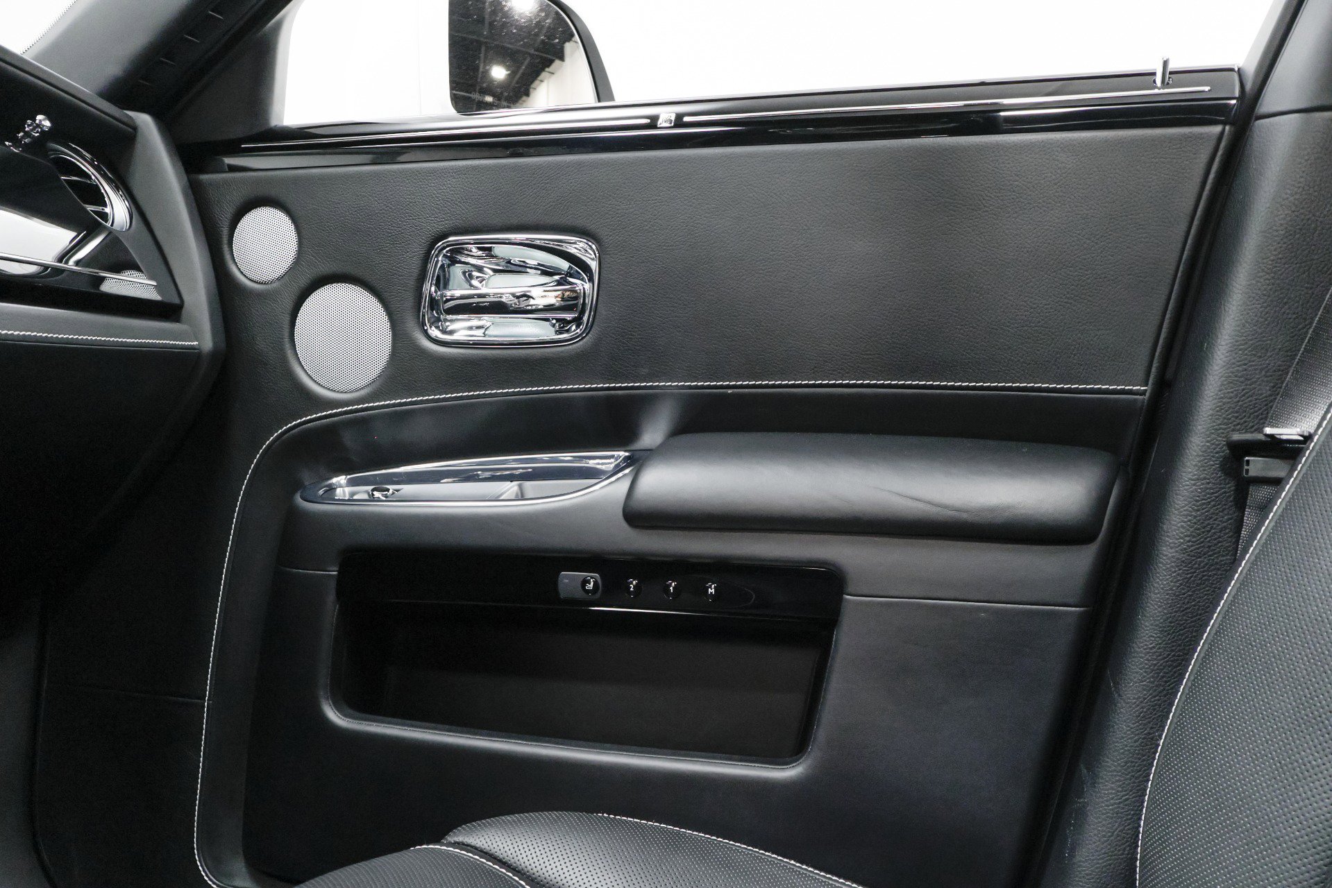 Used 2016 Rolls-Royce Ghost image 40