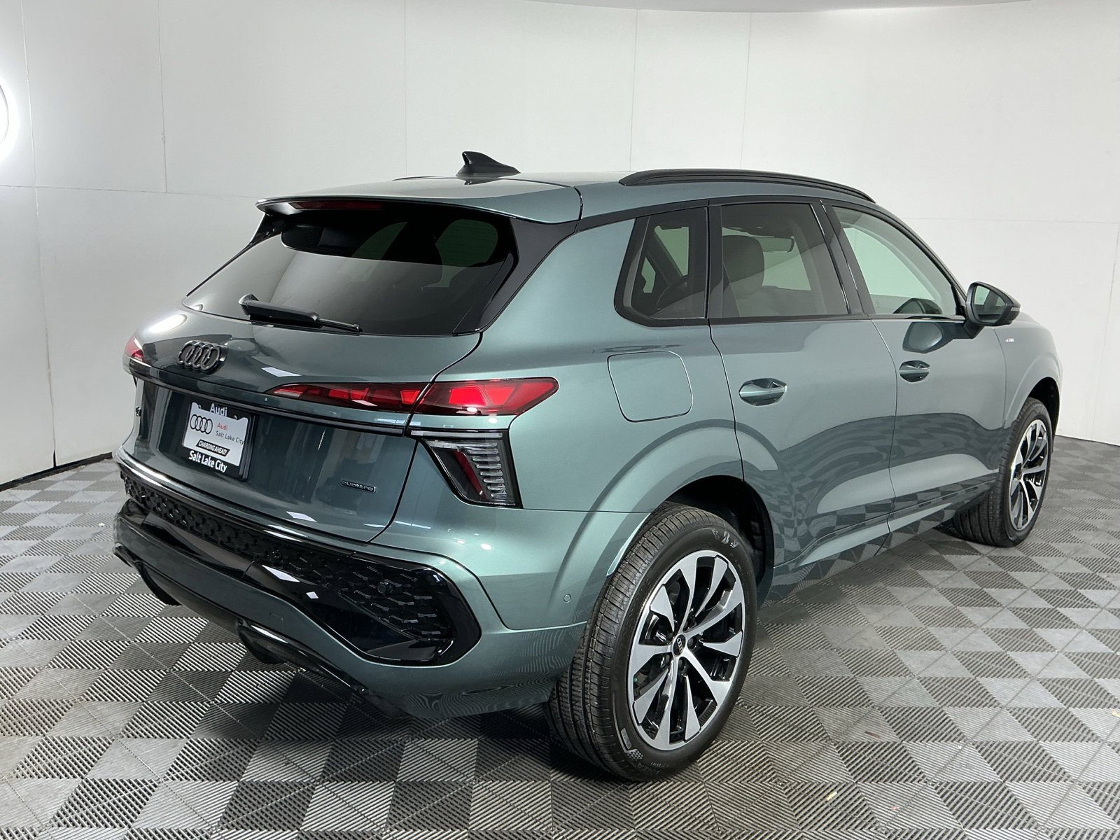New 2026 Audi Q3 quattro 2.0T AWD/4WD image 9