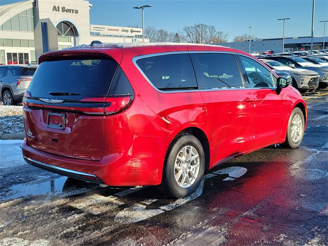 New 2026 Chrysler Pacifica Select image 4