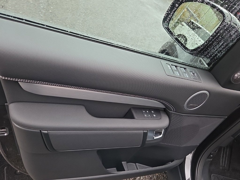 New 2026 Land Rover Discovery Limited Edition image 11