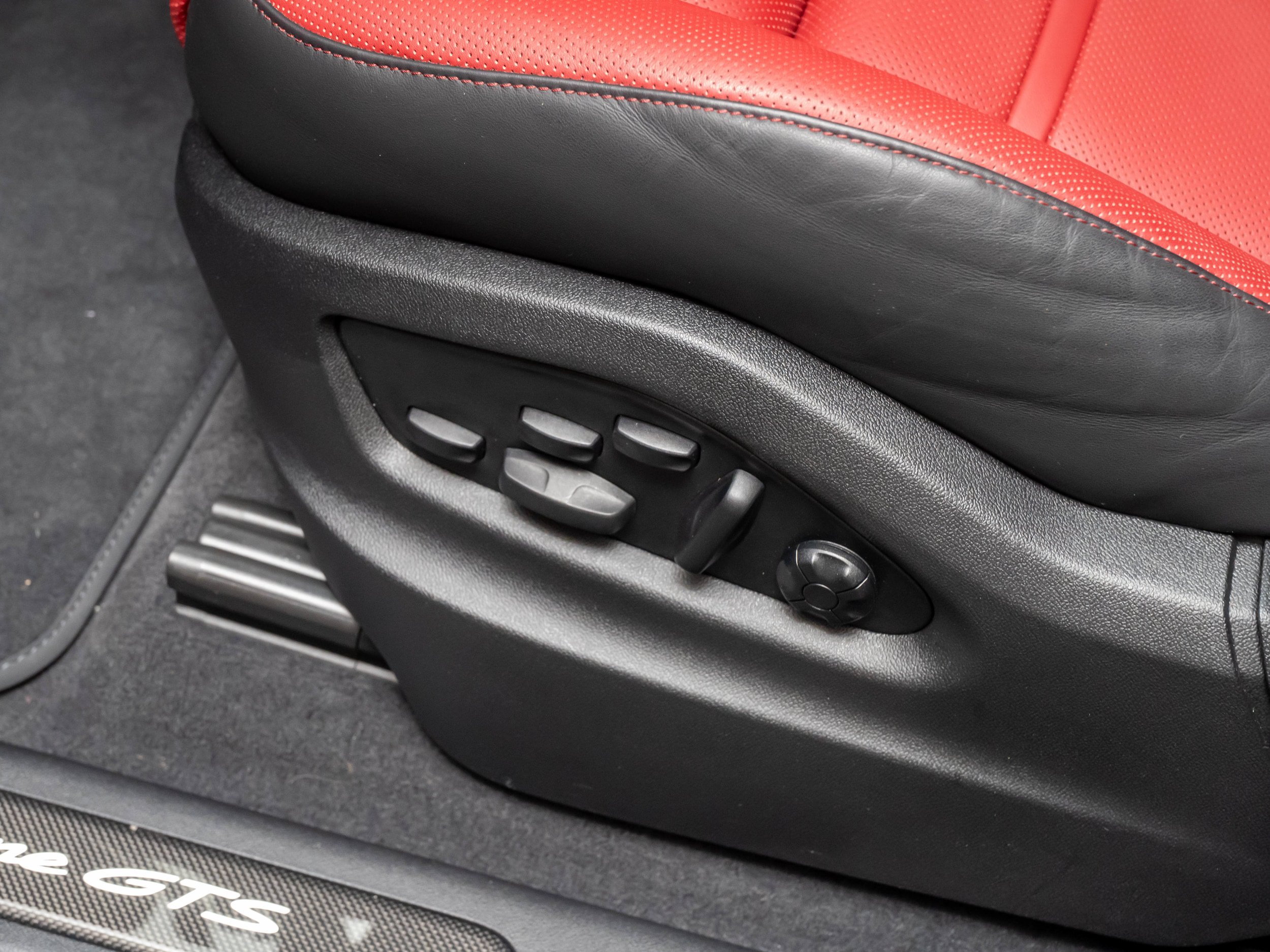 Certified 2026 Porsche Cayenne GTS AWD/4WD image 28