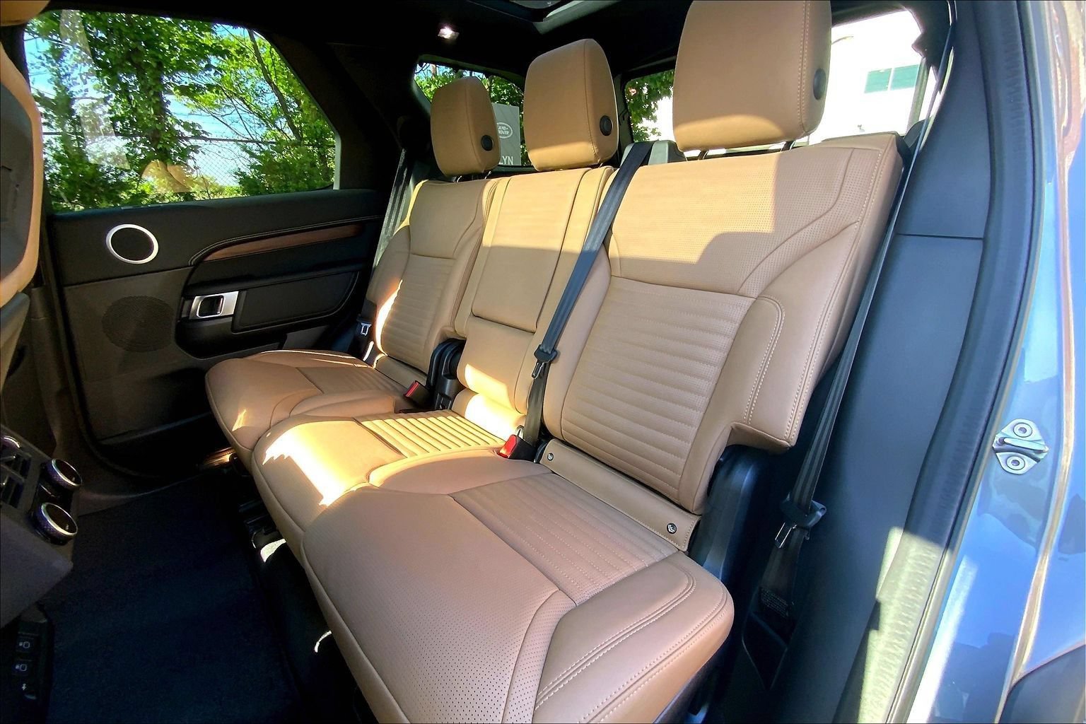 Certified 2025 Land Rover Discovery Dynamic SE AWD/4WD image 20