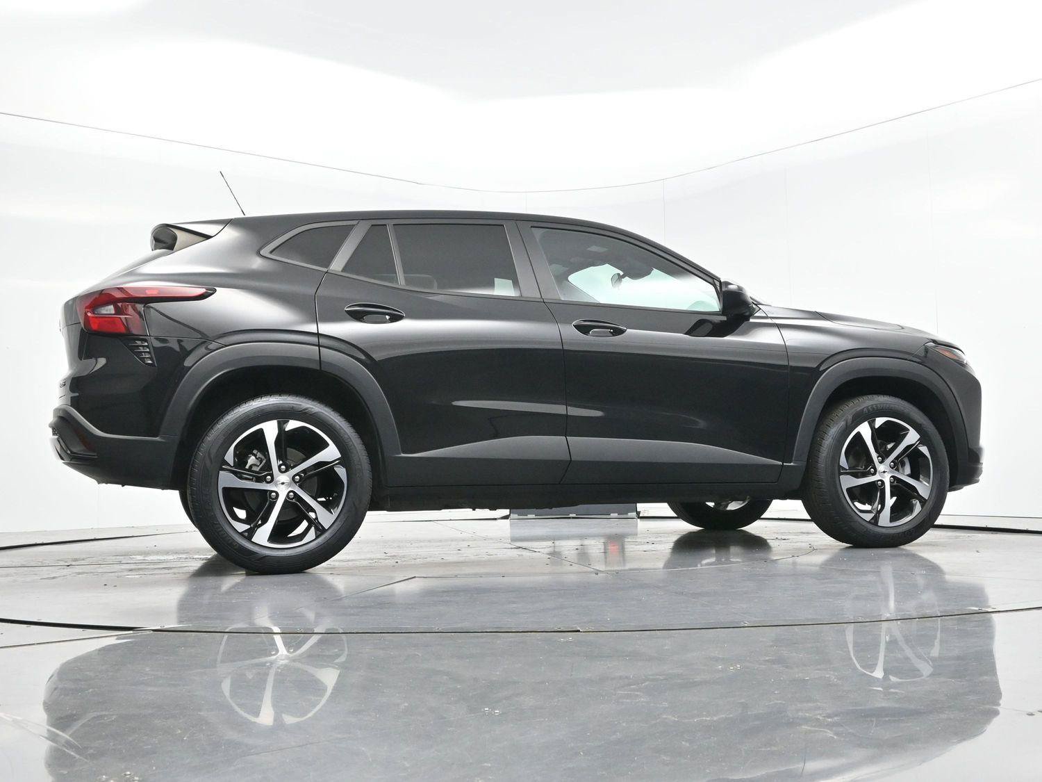 Used 2024 Chevrolet Trax RS w/ Driver Confidence Package FWD image 48