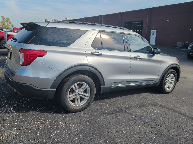 Used 2023 Ford Explorer XLT w/ Equipment Group 202A AWD/4WD image 2