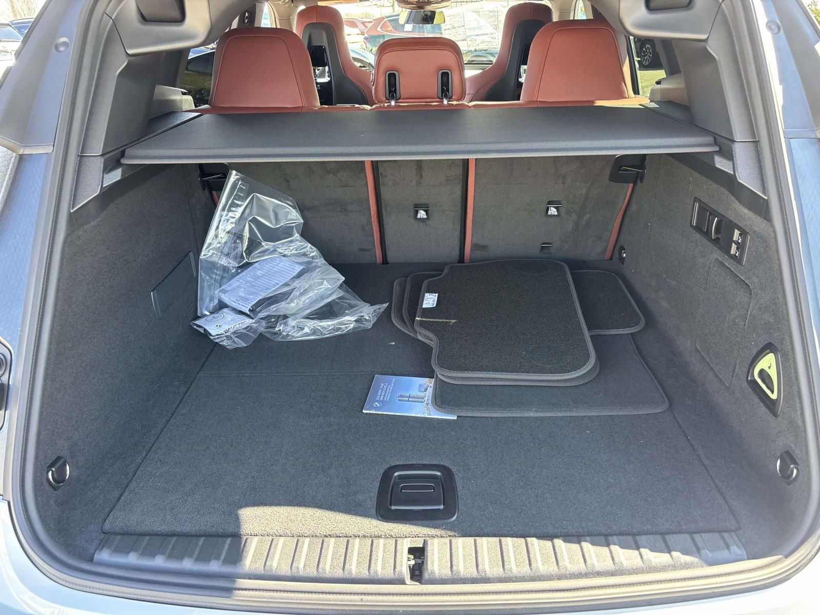 New 2026 BMW iX xDrive60 w/ M Sport Package image 9