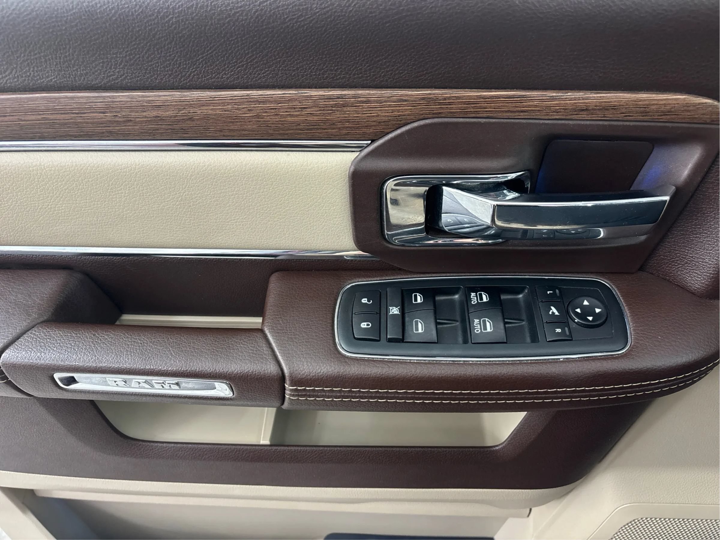 Used 2018 RAM 1500 Laramie w/ Convenience Group AWD/4WD image 41