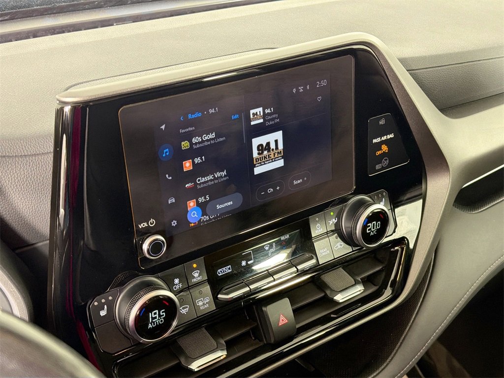 Used 2023 Toyota Highlander L image 13