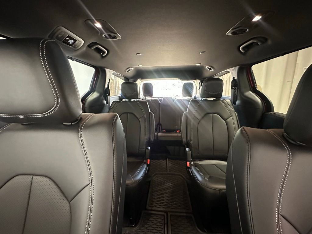 New 2025 Chrysler Pacifica Select w/ Fav Edition Package image 28