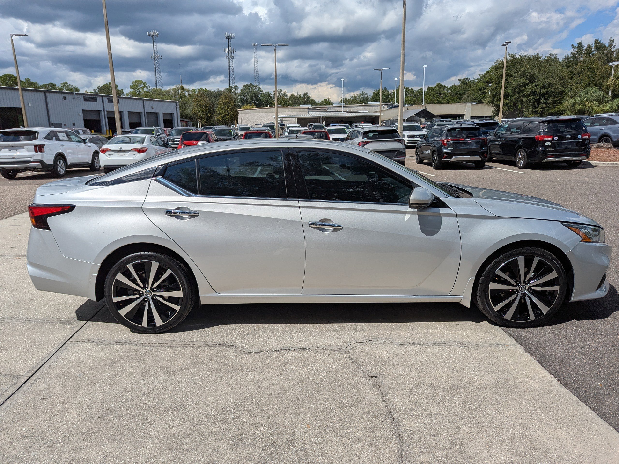 Used 2019 Nissan Altima 2.5 Platinum image 3