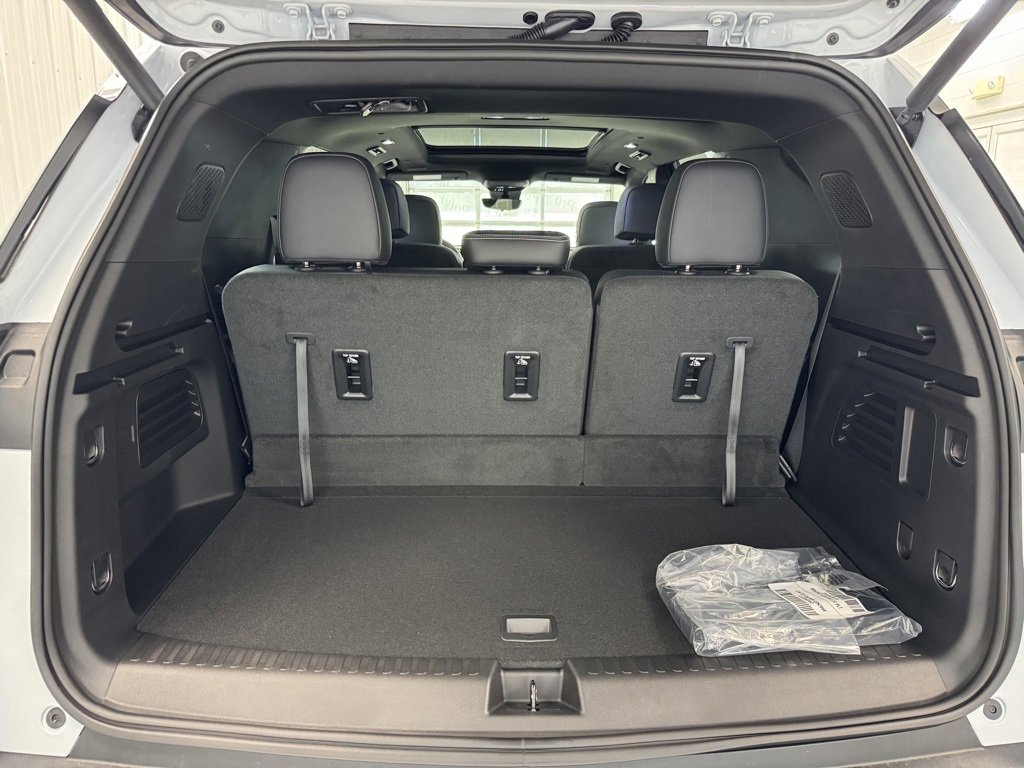 New 2026 Chevrolet Traverse LT w/ Sun and Wheel Package image 24