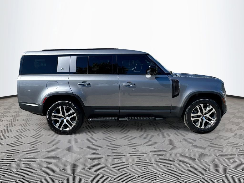 Used 2023 Land Rover Defender 130 SE image 5