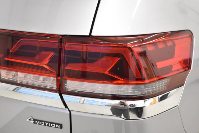 Used 2025 Volkswagen Atlas SE AWD/4WD image 12