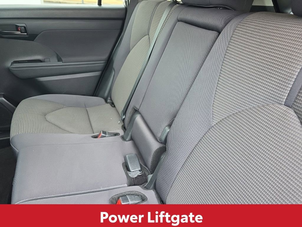 Used 2024 Toyota Highlander LE image 17