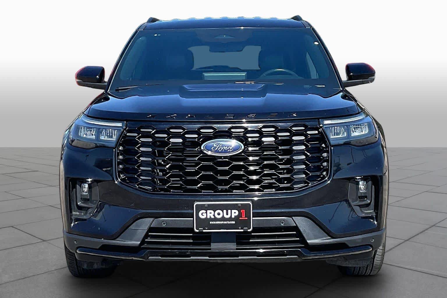 Certified 2025 Ford Explorer ST-Line AWD/4WD image 3