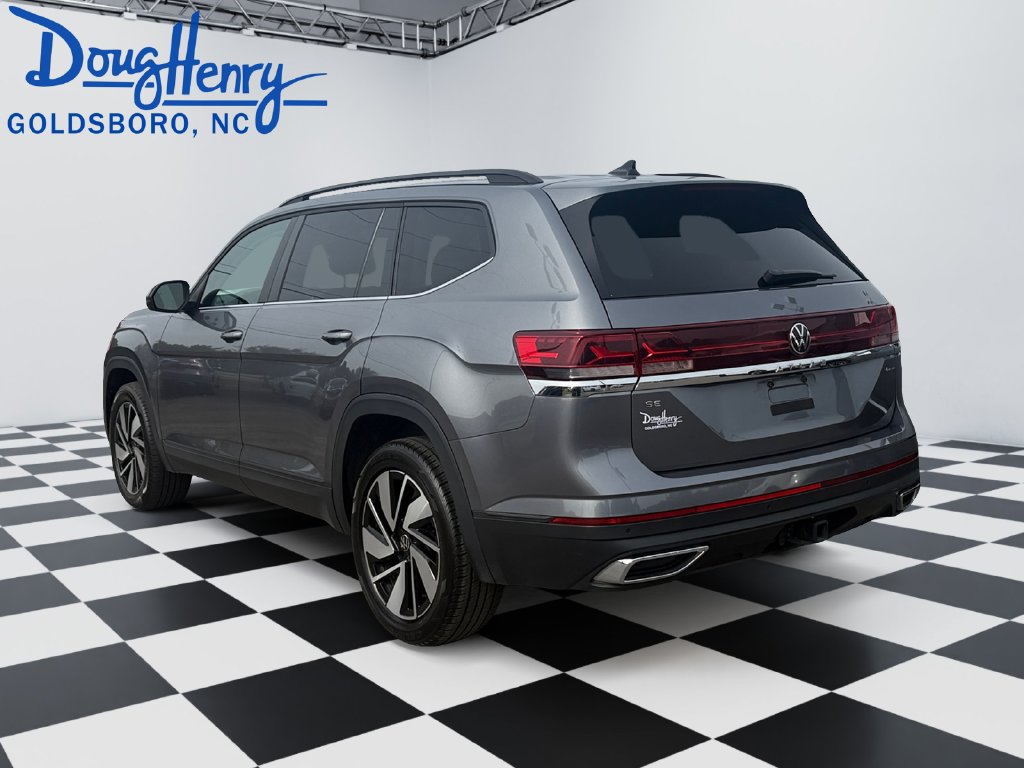 Used 2025 Volkswagen Atlas SE AWD/4WD image 3