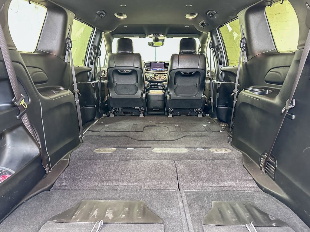 Certified 2022 Chrysler Pacifica Touring-L w/ S Appearance Package image 22