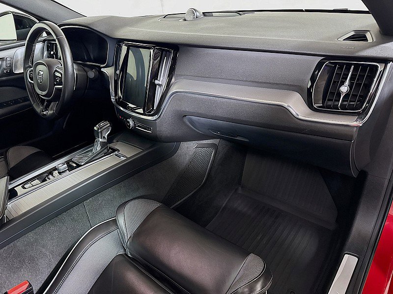 Used 2019 Volvo S60 T5 R-Design image 30