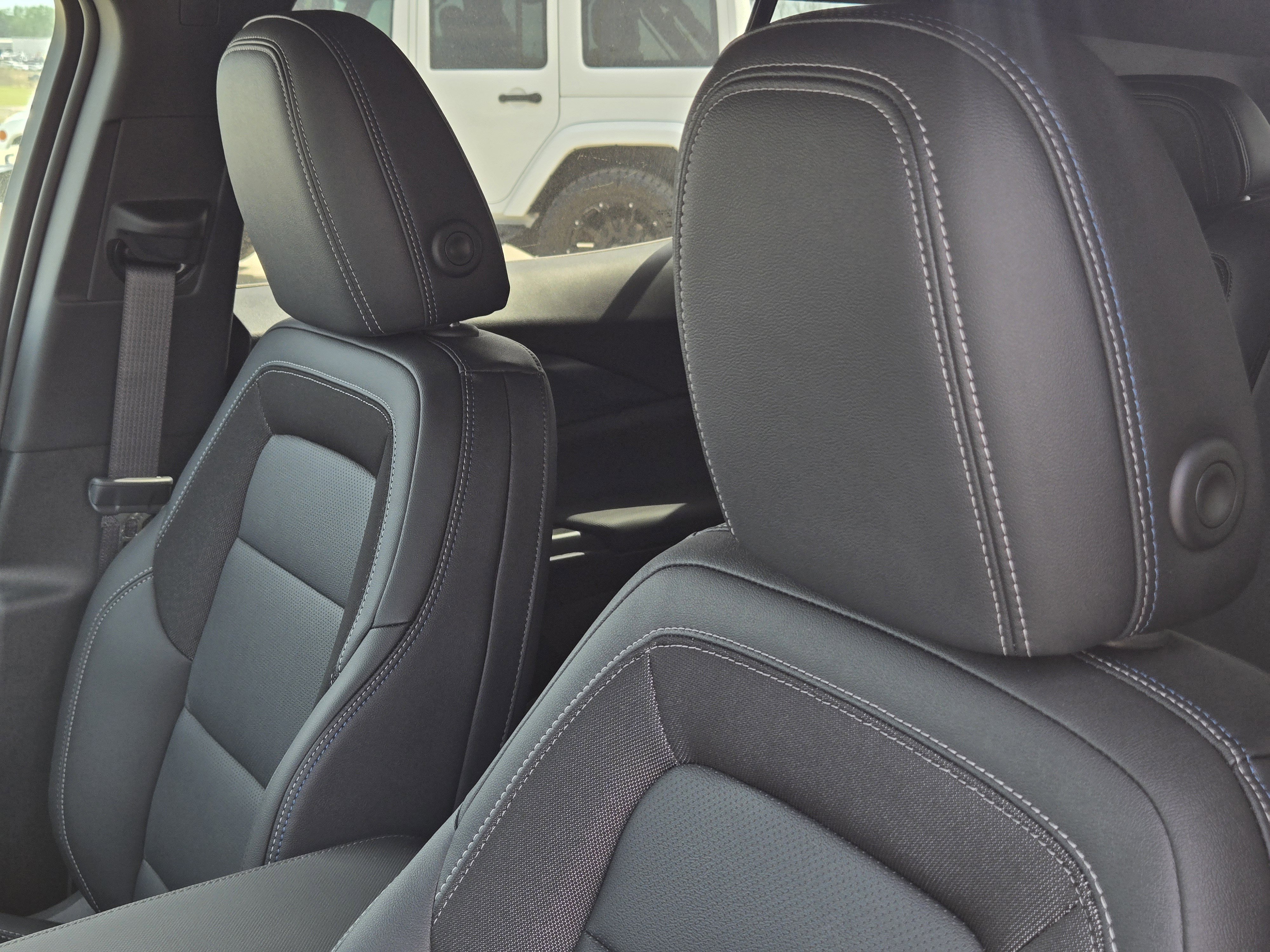 New 2026 Chevrolet Equinox EV LT image 18