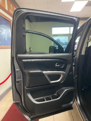 Used 2017 Nissan Titan PRO-4X w/ Pro-4x Convenience Package AWD/4WD image 13
