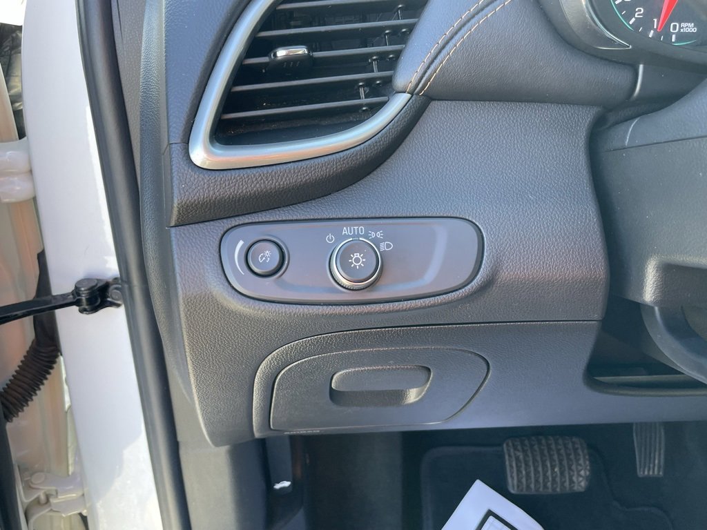 Used 2022 Chevrolet Trax LT w/ Sport Edition image 22