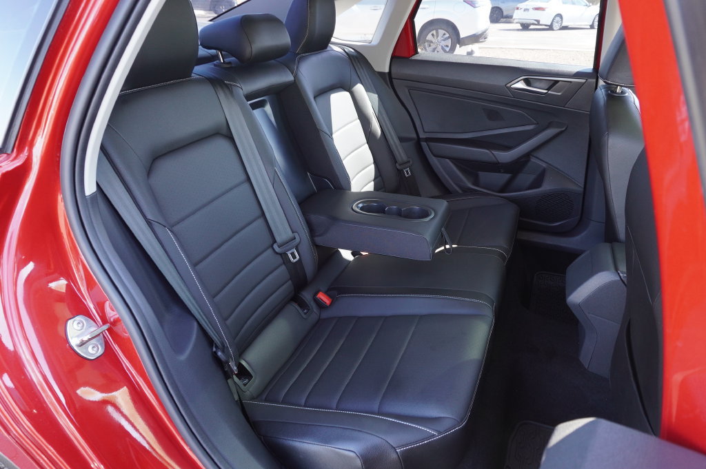 Used 2023 Volkswagen Jetta SE FWD image 9
