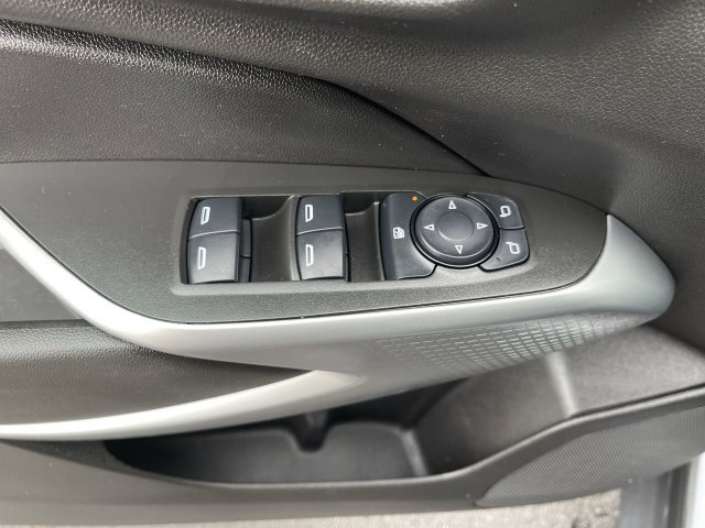 Used 2025 Chevrolet Trax RS w/ Driver Confidence Package FWD image 21