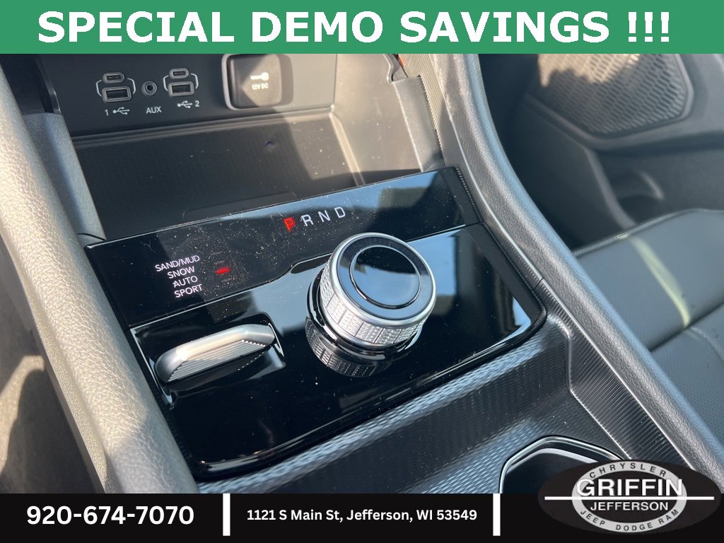 New 2025 Jeep Grand Cherokee Limited w/ Luxury Tech Group II image 24