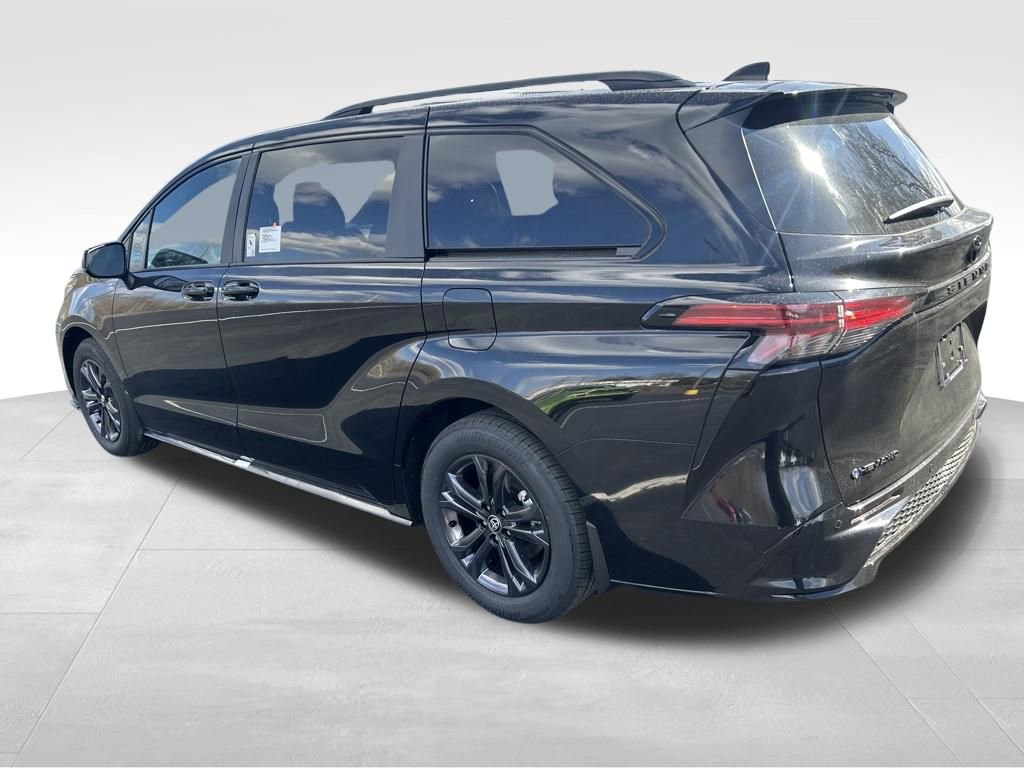 New 2026 Toyota Sienna XSE image 3