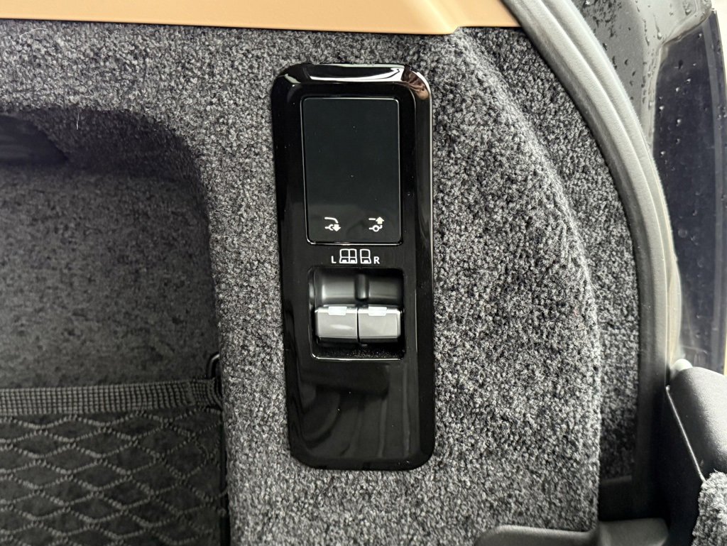 Certified 2023 Land Rover Range Rover SE image 37