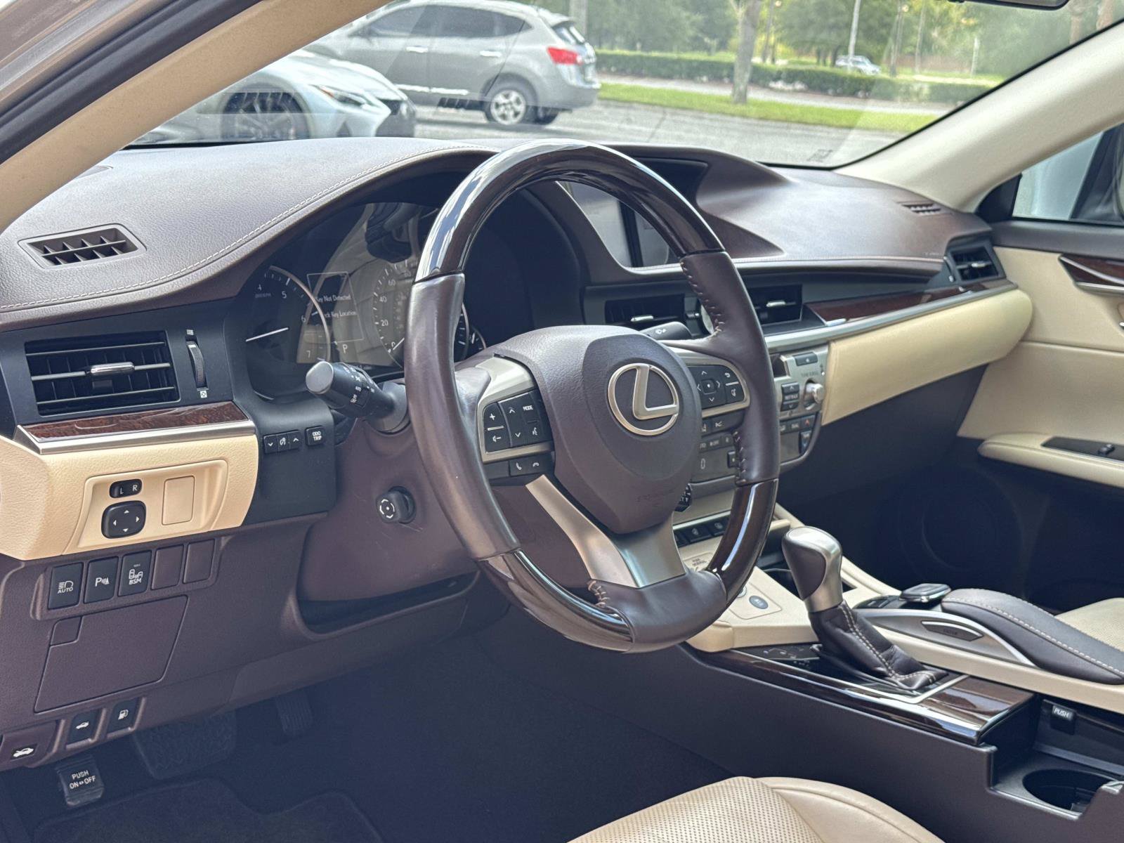 Used 2017 Lexus ES 350 w/ Luxury Package FWD image 16