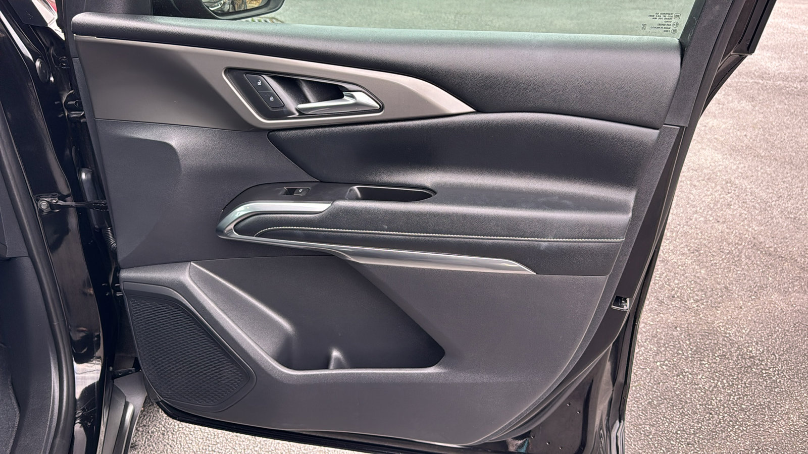 Used 2024 Chevrolet Traverse LS w/ Midnight/Sport Edition image 27